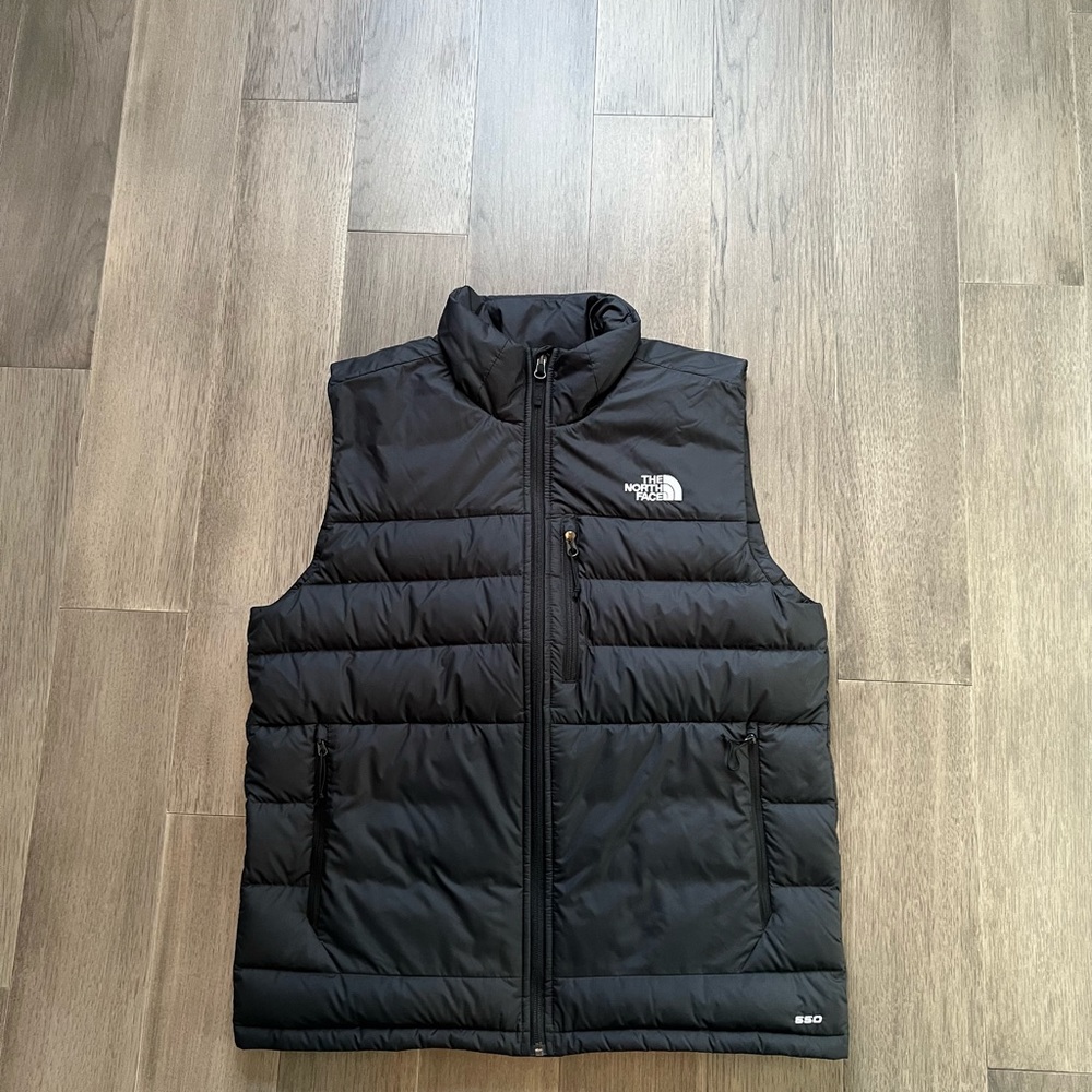 Black The North Face 550 vest. Size medium.